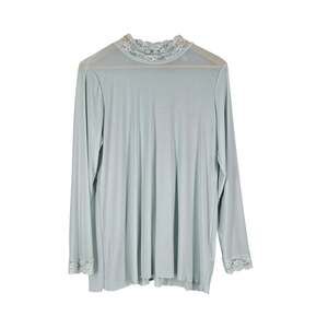 LOGO LAYERS WOMEN’S LIGHT BLUE LONG SLEEVE LACE COLLAR BLOUSE – SIZE LARGE